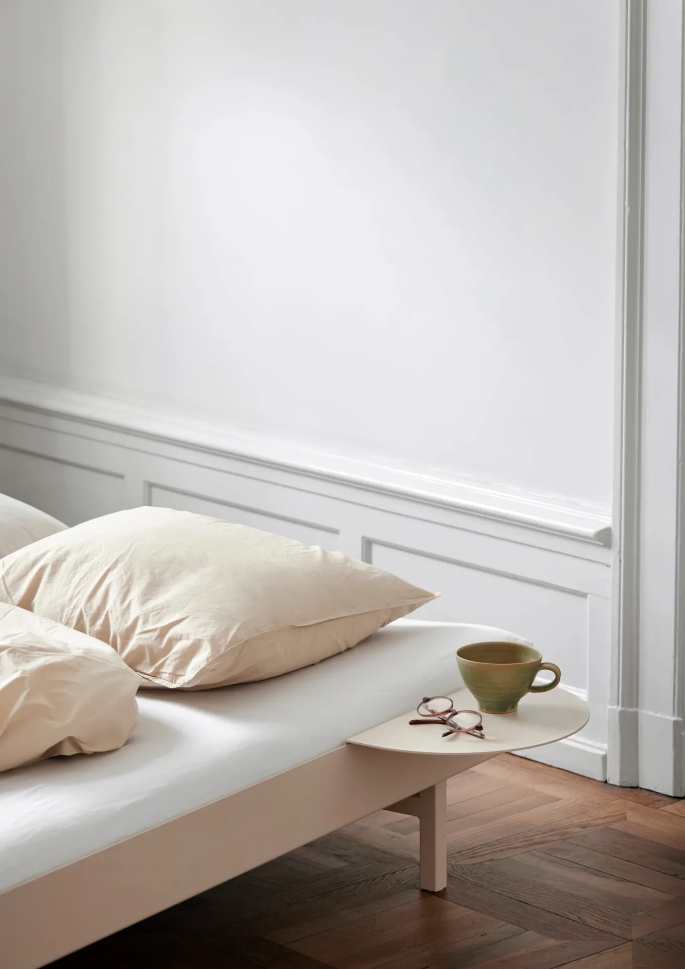 Nachttisch zu Bett 90–180